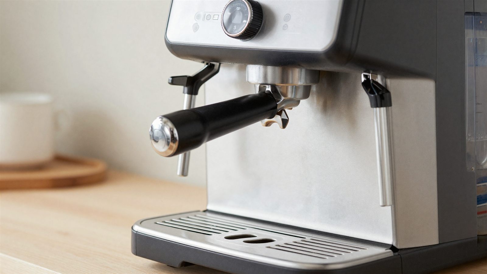 Kaffeevollautomat wird entkalkt